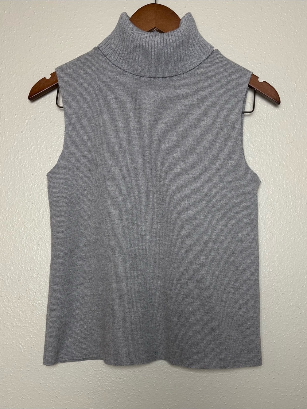 Zara Small Sleeveless Turtleneck Knit Top - Gray
